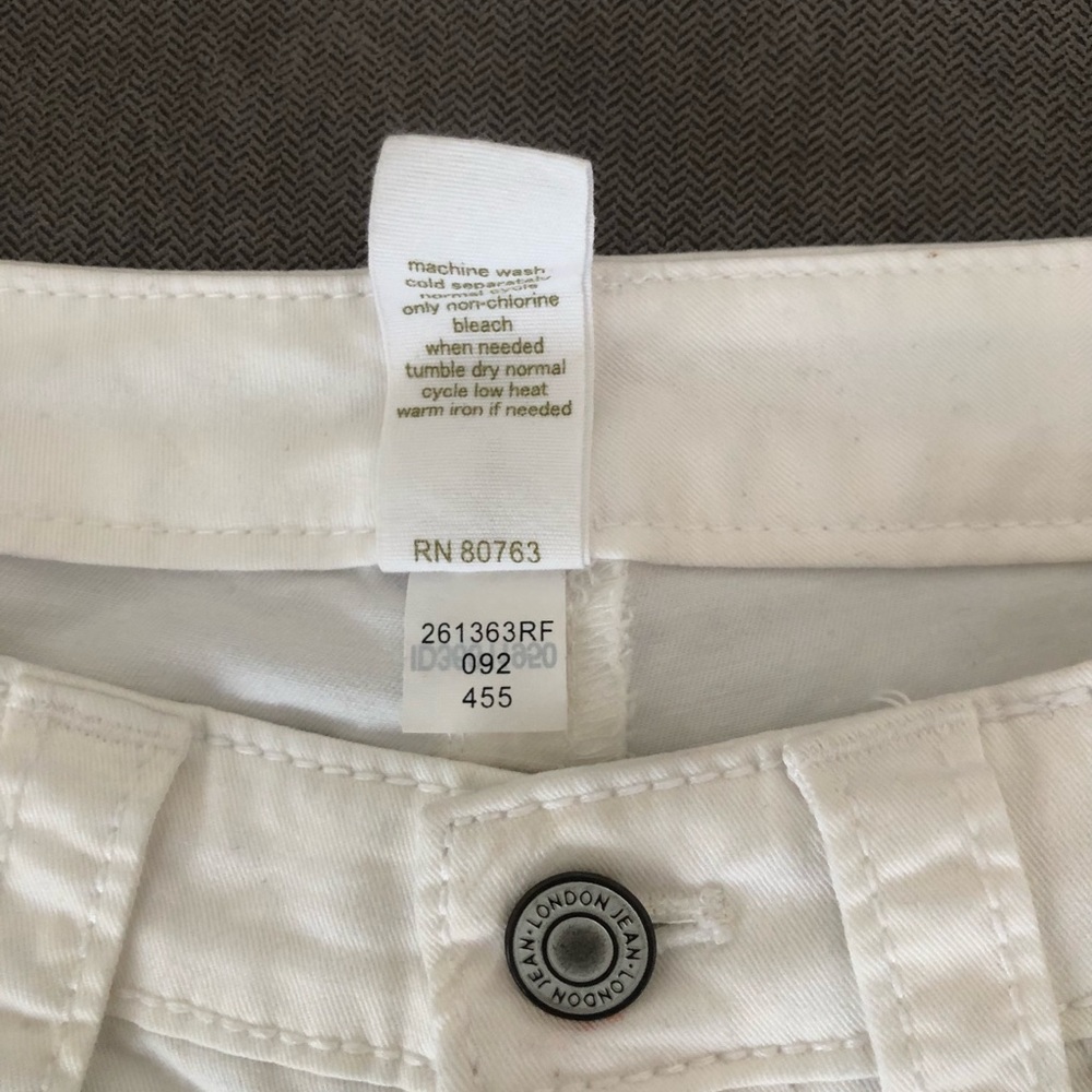 London Jean white jeans. Boot cut. Preowned. - Picture 6 of 16
